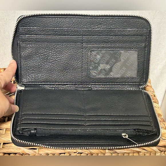 Steve Madden Zip Around Wallet Wrislet Black - Picture 3 of 12
